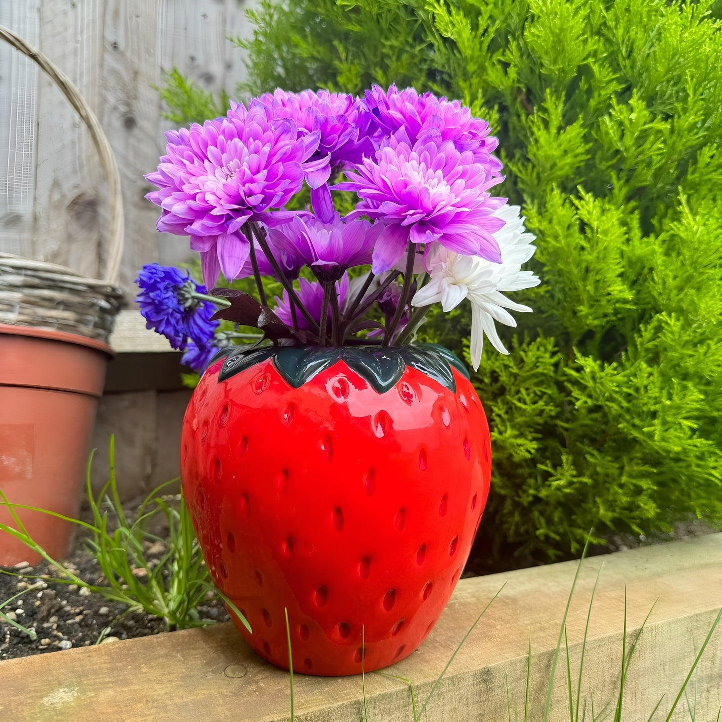 Ceramic Strawberry Vase, Hand Painted Red Strawberry Shape Planter Home Decorer Vase Flower Pot Cute Decorative Flower Vases