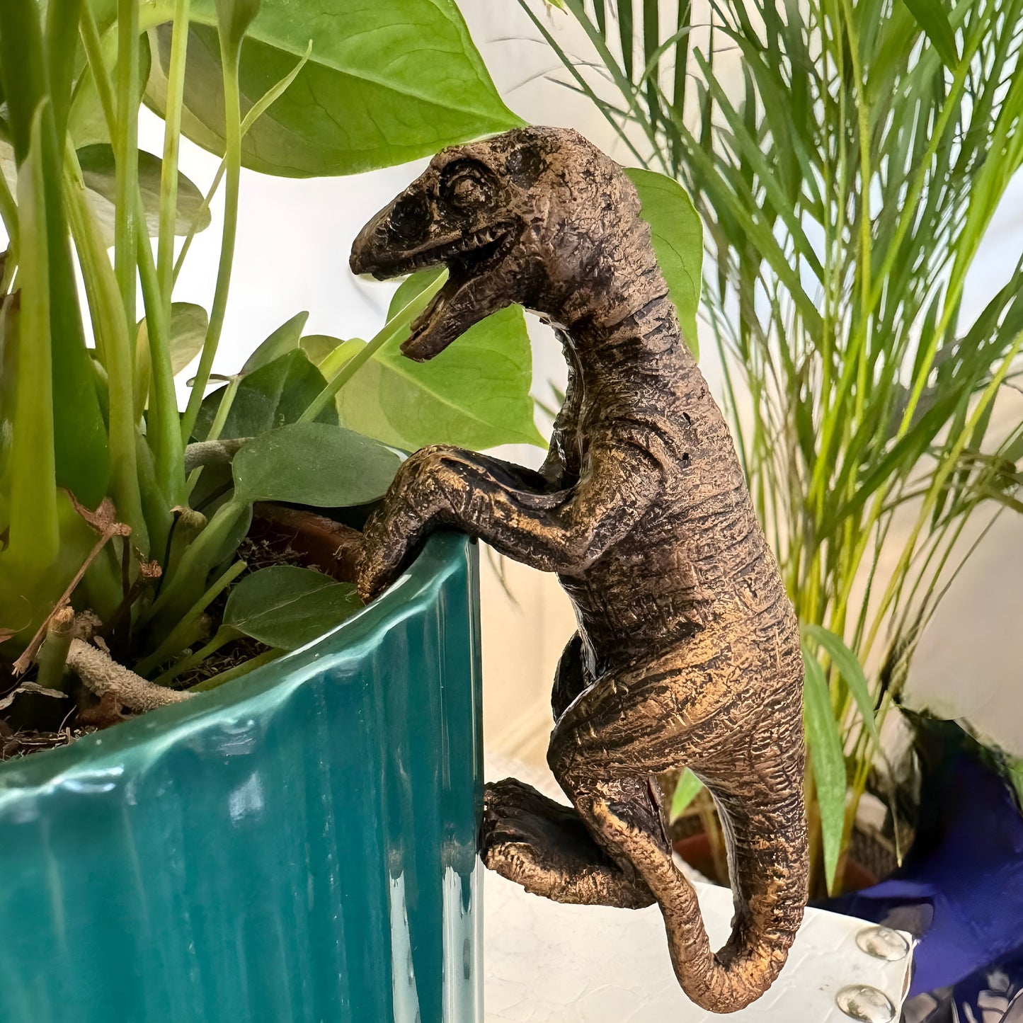 Dinosaur Flowerpot Hugger - Resin T-rex Plant Pot Hanger Decorer Indoors Garden Hanging Statue Figurines Decoration Toppings